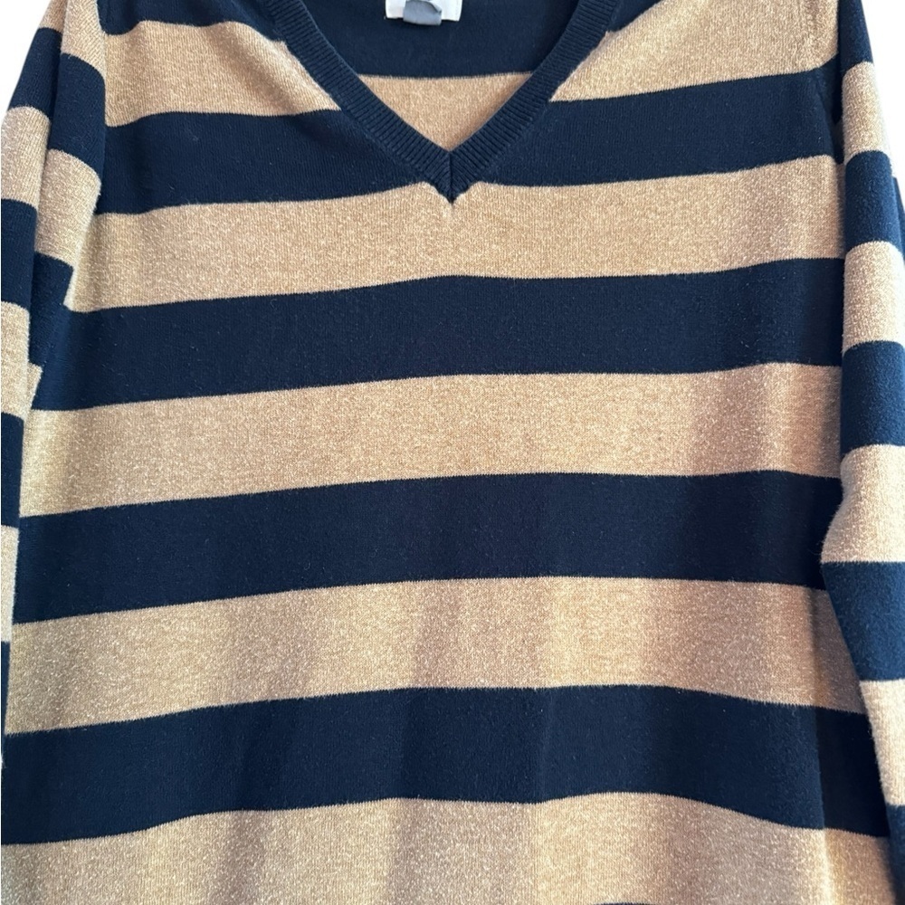 Old Navy Black and Tan V-Neck Sweater - Picture 2 of 4